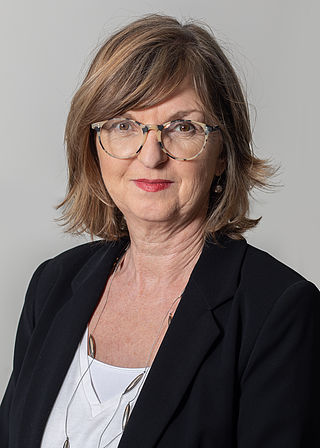Karin Schmitt-Willnauer / Abteilung Buchhaltung 